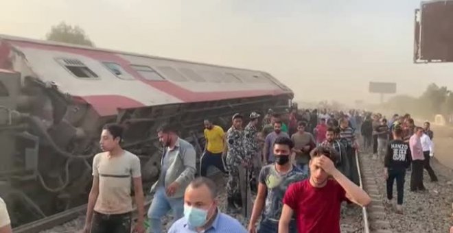 Mortal descarrilamiento de un tren en Egipto.
