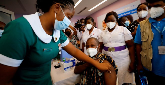 Las grandes farmacéuticas han pagado 21.610 millones a sus accionistas, dinero suficiente para vacunar a toda África