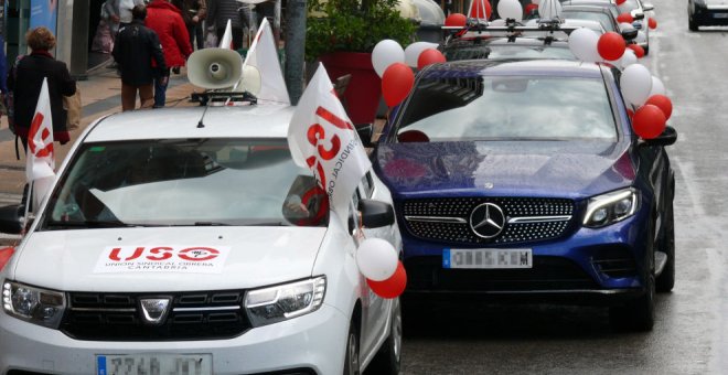 Cerca de 200 coches participan en la manifestación de USO, que pide "reacción para salvar el futuro"