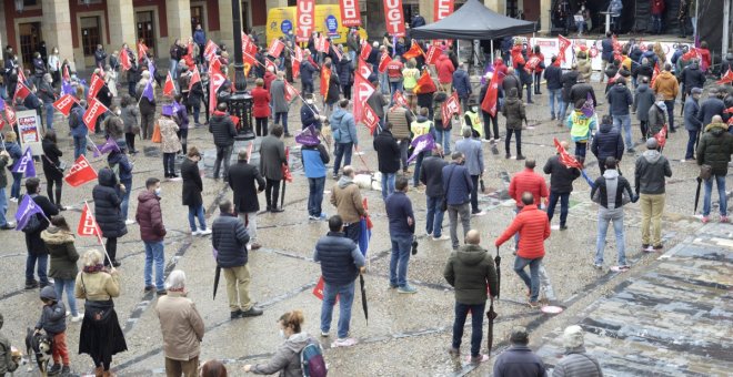 El movimiento sindical celebró el Primero de Mayo en tres escenarios distintos de Xixón