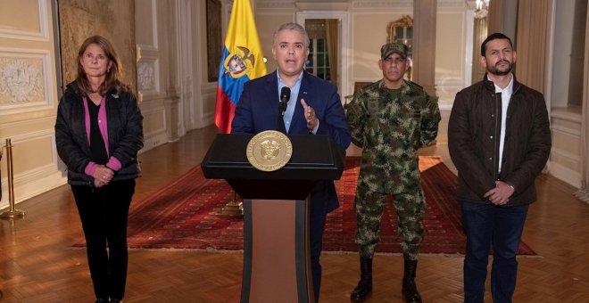 Los colombianos llenan las calles en protesta por la reforma fiscal y el presidente Duque se apoya en los militares
