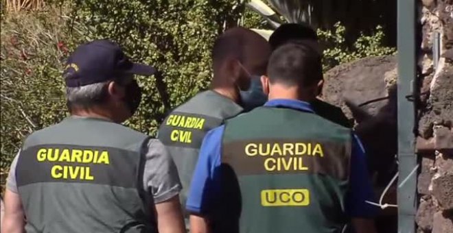 Un amplio dispositivo de la Guardia Civil registra la casa de Tomás Gimeno, el padre de las niñas desparecidas en Tenerife
