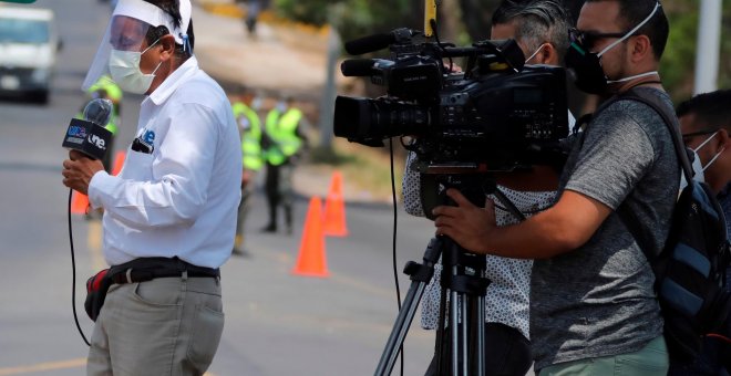 Los periodistas reivindican la libertad de prensa y liberarse de noticias falsas