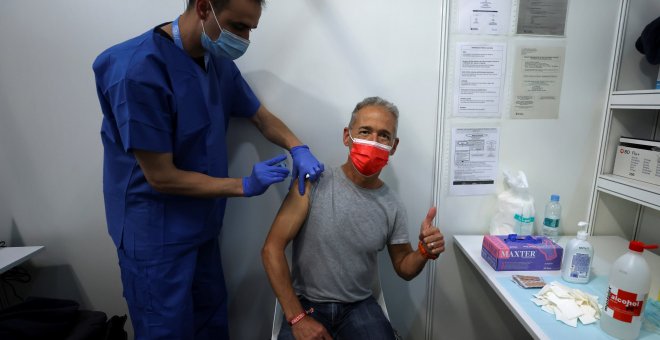 España supera por primera vez las 600.000 vacunas diarias y roza los siete millones de inmunizados con la pauta completa