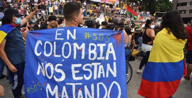 Un abuso sexual por policías y el posterior suicidio de la joven Alison enciende aún más la protesta en Colombia y otras noticias destacadas del fin de semana