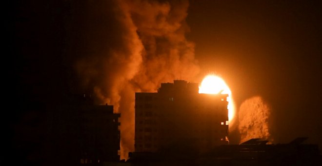 Segunda madrugada de intensos bombardeos israelíes sobre Gaza