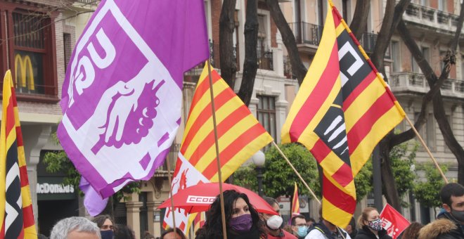 Más de cuatro millones de horas extras de los empleados catalanes