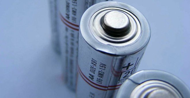 Las baterías de iones de aluminio y grafeno superan a las de litio en casi todo