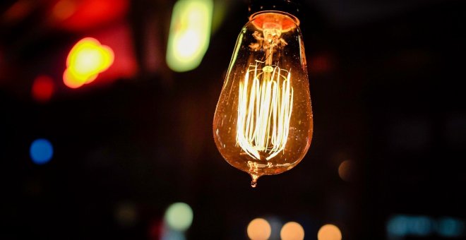 Las nuevas tarifas de la luz se disparan con precios récord en las horas de mayor consumo