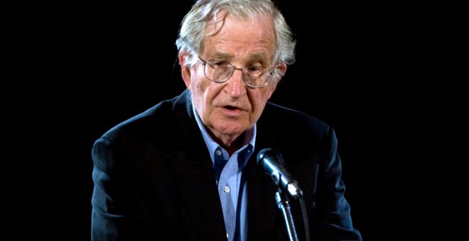 Noam Chomsky, sobre la guerra en Ucrania: "EEUU no quiere una salida diplomática en el país"