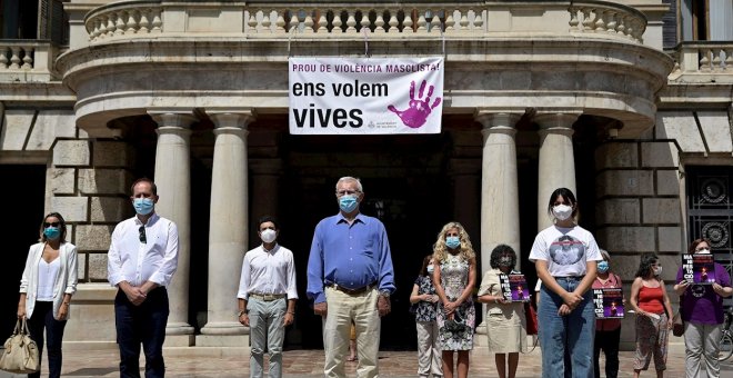 Concentraciones frente a los ayuntamientos de toda España para mostrar el rechazo a la violencia machista