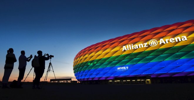La UEFA prohíbe iluminar el estadio de Múnich con los colores del arcoíris contra una ley homófoba