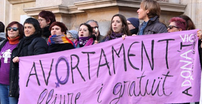 Una de cada tres dones es paga el seu avortament a Catalunya, tot i ser gratuït per llei