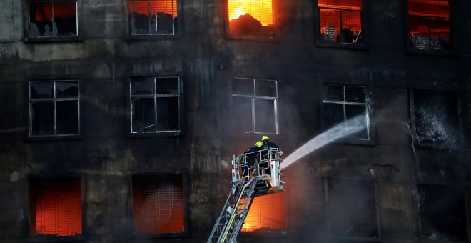 Un incendio en una fábrica de Bangladesh deja al menos 52 víctimas y 25 heridos
