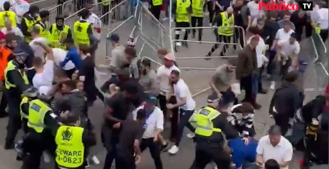 Los disturbios tras la final de la Eurocopa en Londres dejan 49 detenidos y 19 policías heridos