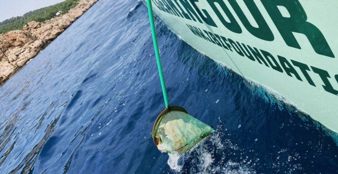 Se buscan personas voluntarias para recoger el plástico de las costas de Ibiza