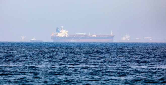 La Marina británica confirma que los asaltantes han abandonado el buque del golfo de Omán y que se encuentra "a salvo"