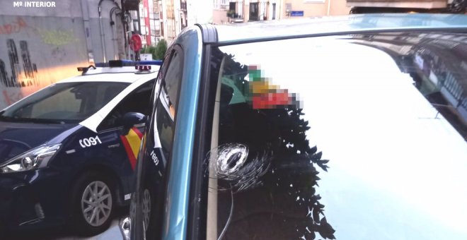 Detenido un joven por dañar con un palo cinco vehículos y dos portales en Santander