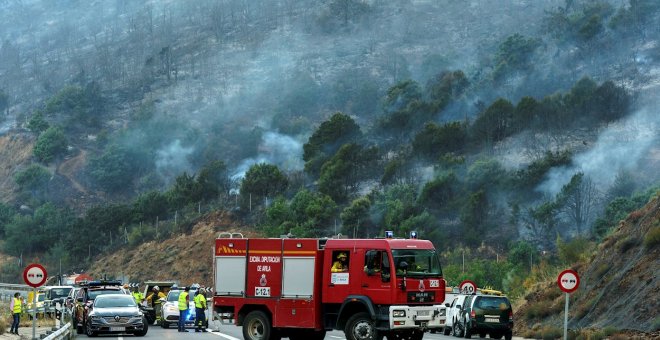 El incendio declarado en Ávila deja ya 900 hectáreas afectadas pero el control de las llamas está "próximo"