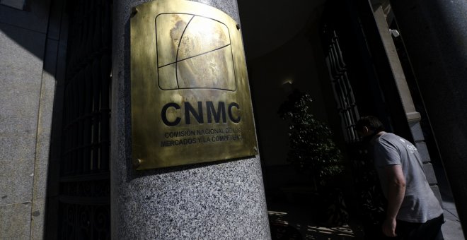 La CNMC insta a Telefónica a modificar el acuerdo con Dazn sobre Fórmula 1 y su oferta de móviles en alquiler