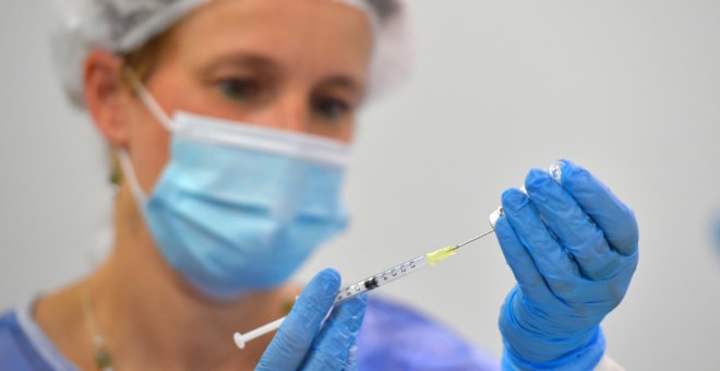 Sanidad aprueba la dosis de refuerzo para los mayores de 40 años y los vacunados con AstraZeneca