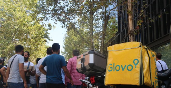 Més d'un centenar de 'riders' protesten contra Glovo en considerar que la nova app augmenta la seva precarietat