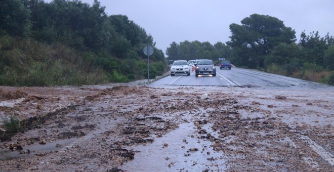 Talls viaris i circulació de trens interrompuda al Baix Ebre i al Montsià per les pluges torrencials