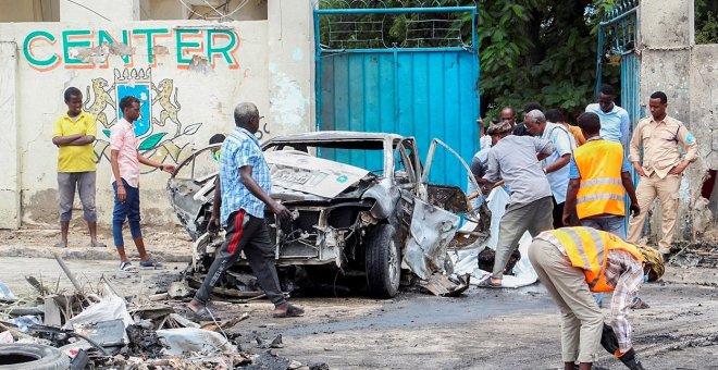 Al menos ocho muertos al explotar un suicida un coche bomba en Mogadiscio