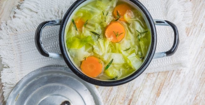 Pato confinado - Receta de sopa de col vegetariana