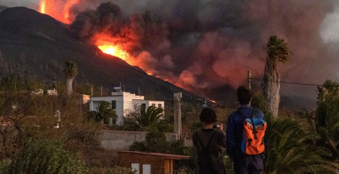 El volcán de La Palma mantiene "cierta estabilidad" pero preocupa que se deteriore la calidad del aire