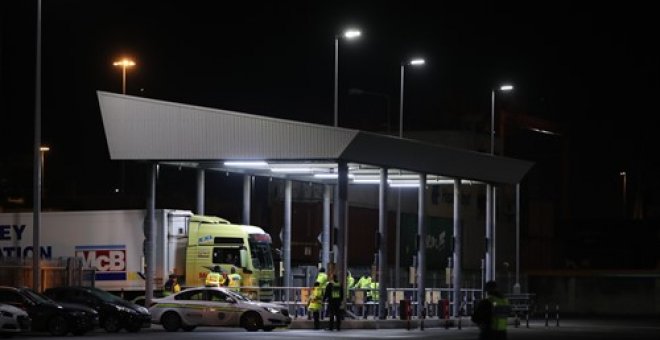 Los camioneros de Europa le dan la espalda al Reino Unido en su emergencia por el desabastecimiento y la gasolina