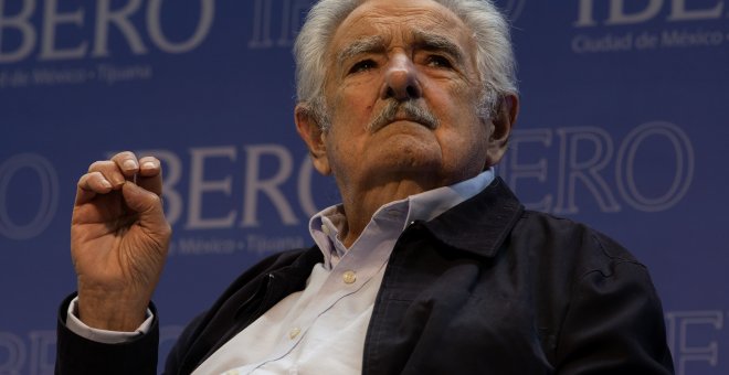 Mujica, a la espera de la "vieja inevitable"