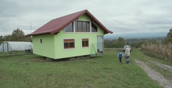 Una casa giratoria en Bosnia-Herzegovina se convierte en una atracción para los visitantes