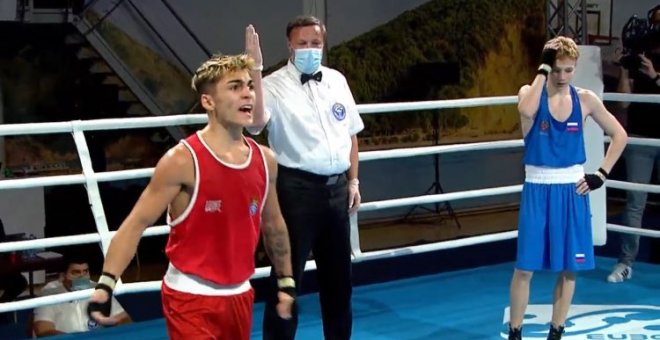 Rafa Lozano Jr hace historia en el Europeo Joven de boxeo y le ponen el himno franquista