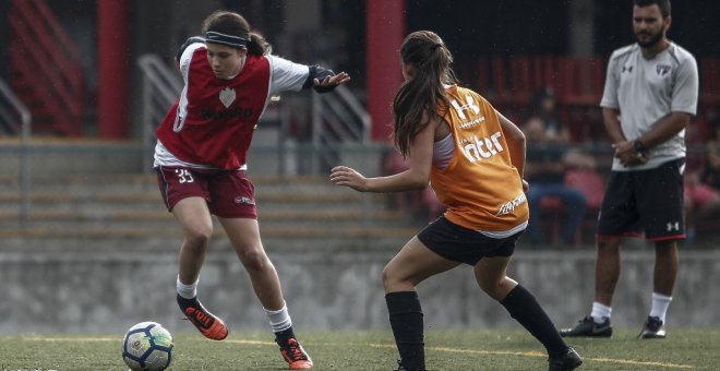 La Asociación de Futbolistas Españoles denuncia que las normas federativas discriminan a las niñas en el fútbol