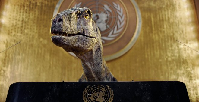Un dinosaurio preside la ONU para concienciar sobre el crisis climática: "Os estáis extinguiendo a vosotros mismos"