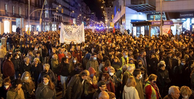 Cerca de 2.000 personas protestan en Barcelona por la subida del precio de la luz