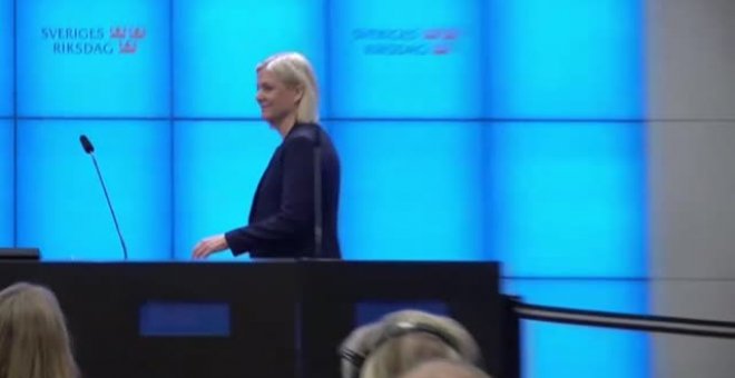 Dimite la primera ministra sueca horas después de ser investida