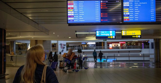 Nuevos países prohíben la entrada a viajeros procedentes de África austral por temor a la nueva variante ómicron