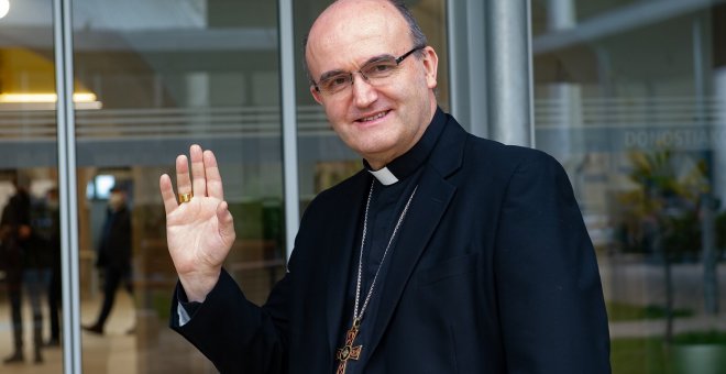El obispo Munilla compara la ley de protección animal con la Alemania nazi