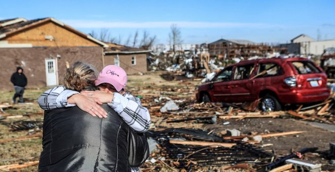 Una serie histórica de tornados deja decenas de muertos y devastación en EEUU