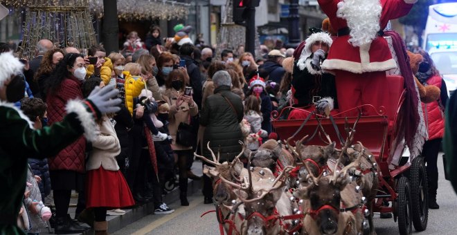 Denuncian el "aberrante" uso de renos en la cabalgata de navidad de Oviedo
