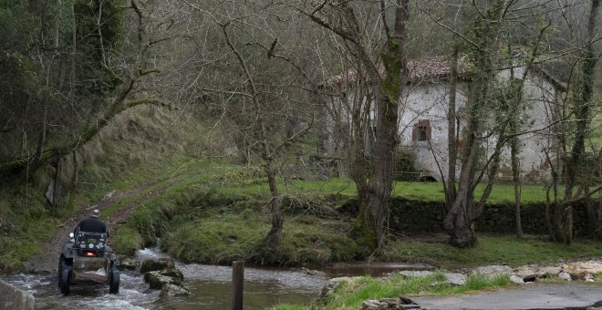 En uno de los últimos molinos en activo de Cantabria: así ha sobrevivido moliendo maíz durante más de un siglo