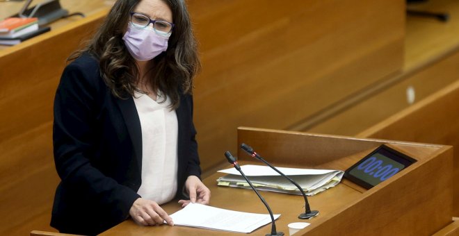 Oltra denuncia en Les Corts las "mentiras" de la derecha sobre los menores tutelados para intentar desgastar al Govern valenciano