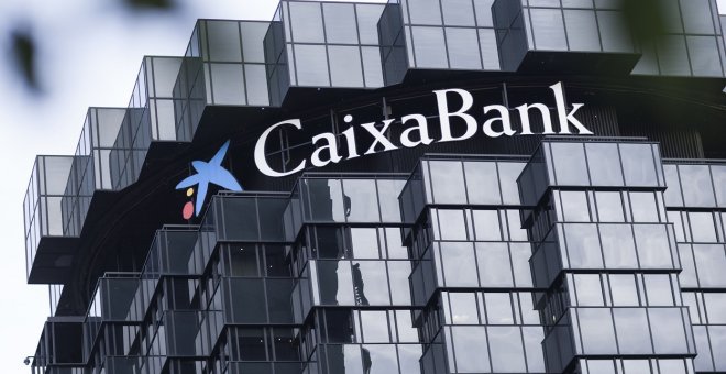 CaixaBank gana 1.573 millones en el primer semestre, un 17,1% más en base comparable
