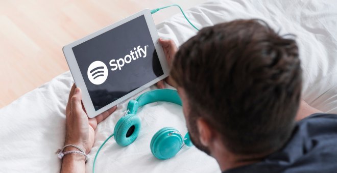 Spotify alertará de los programas que hablen de la covid ante la ola de críticas por permitir contenido antivacunas