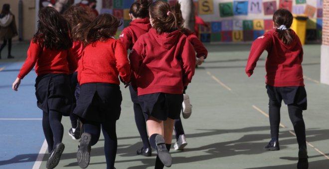 Más Madrid pide medidas a Almeida para proteger de la ola de calor a los menores en los colegios