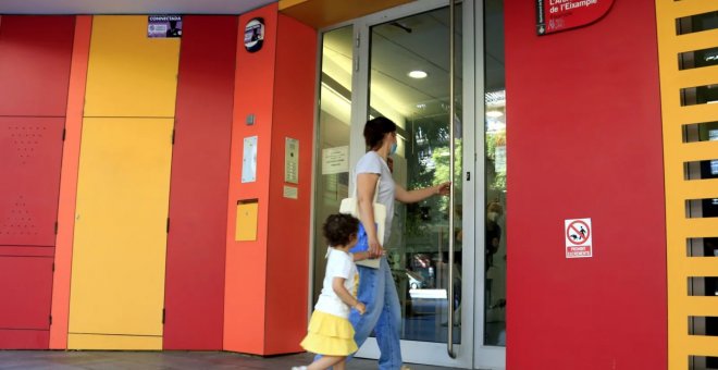 Gairebé la meitat de les famílies que opten a una escola bressol pública de Barcelona es queden sense plaça