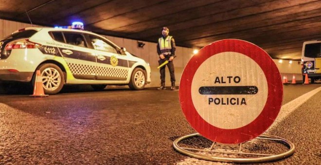 Las oposiciones a la Policía Local de Alacant, bajo sospecha: dos tercios de los mejores candidatos son familiares de agentes y contratistas del Ayuntamiento