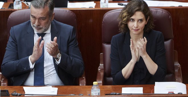 Nueva polémica en la Asamblea de Madrid: la presidenta no deja que Lobato responda a las acusaciones de Ayuso contra su padre